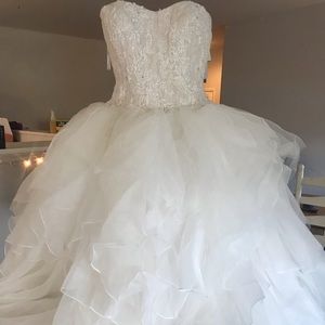 Oleg Cassini size 14p wedding dress!